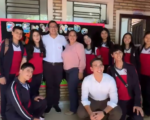 GOBERNADOR COMPARTE UN NUTRITIVO “PIRA CALDO” CON ESTUDIANTES DEL COLEGIO FORJADORES DE LA PATRIA